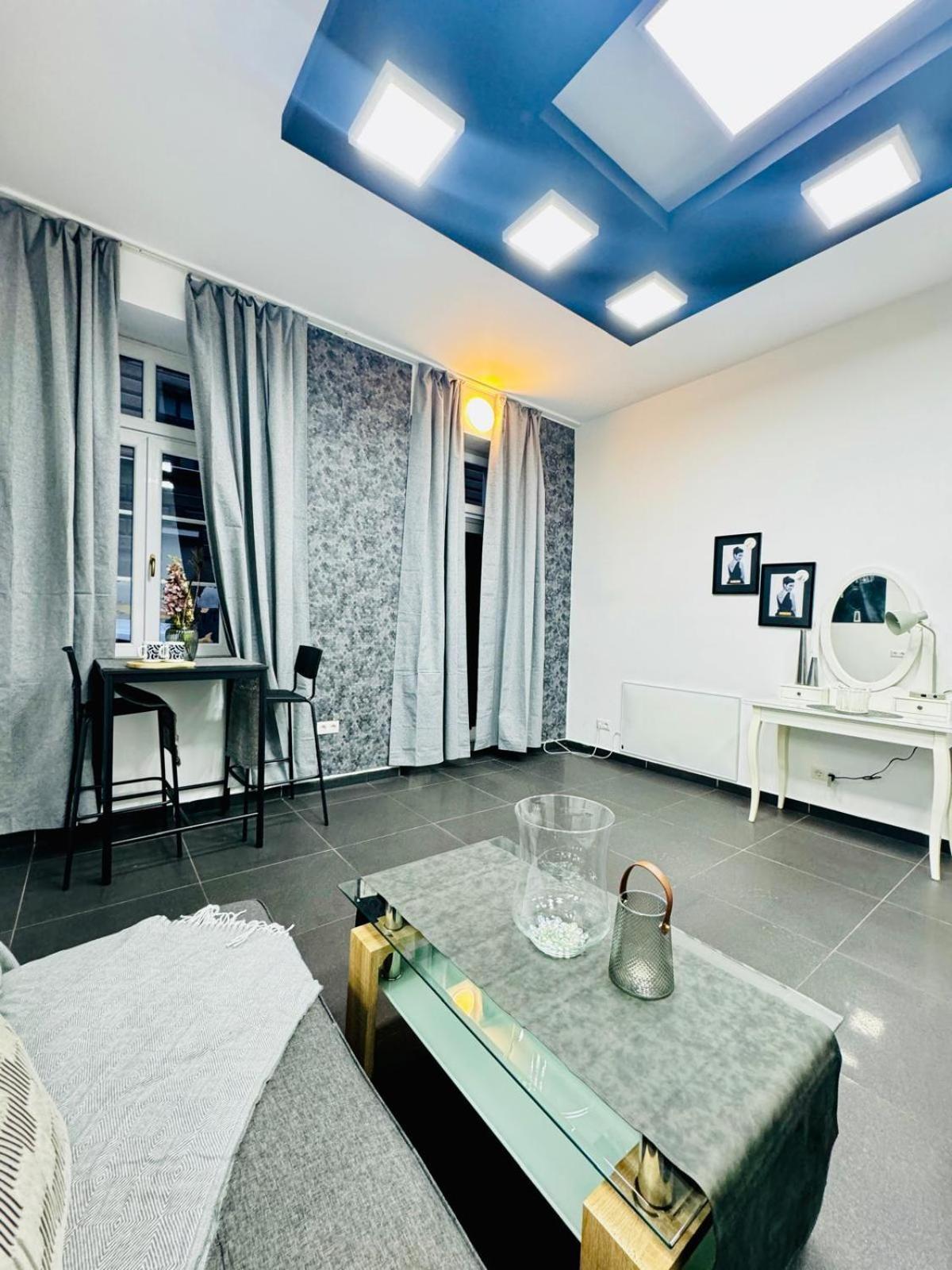 For 3 People, 15 Minutes To Rathausplatz Apartment